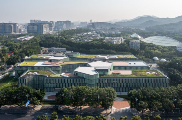 From Tradition to Brise-Soleil: The Ceramic Skin of Guangzhou's Railway Administrative Center